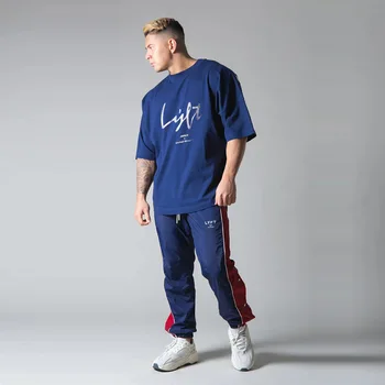 LYFT jaunu sporta fitnesa īsām piedurknēm vīriešu apaļu kakla pusi piedurknēm T-krekls topi hip-hop apģērbu, korejiešu gadījuma īsām piedurknēm
